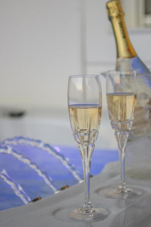 אדאמאס Kallia'S Suites Milos מראה חיצוני תמונה